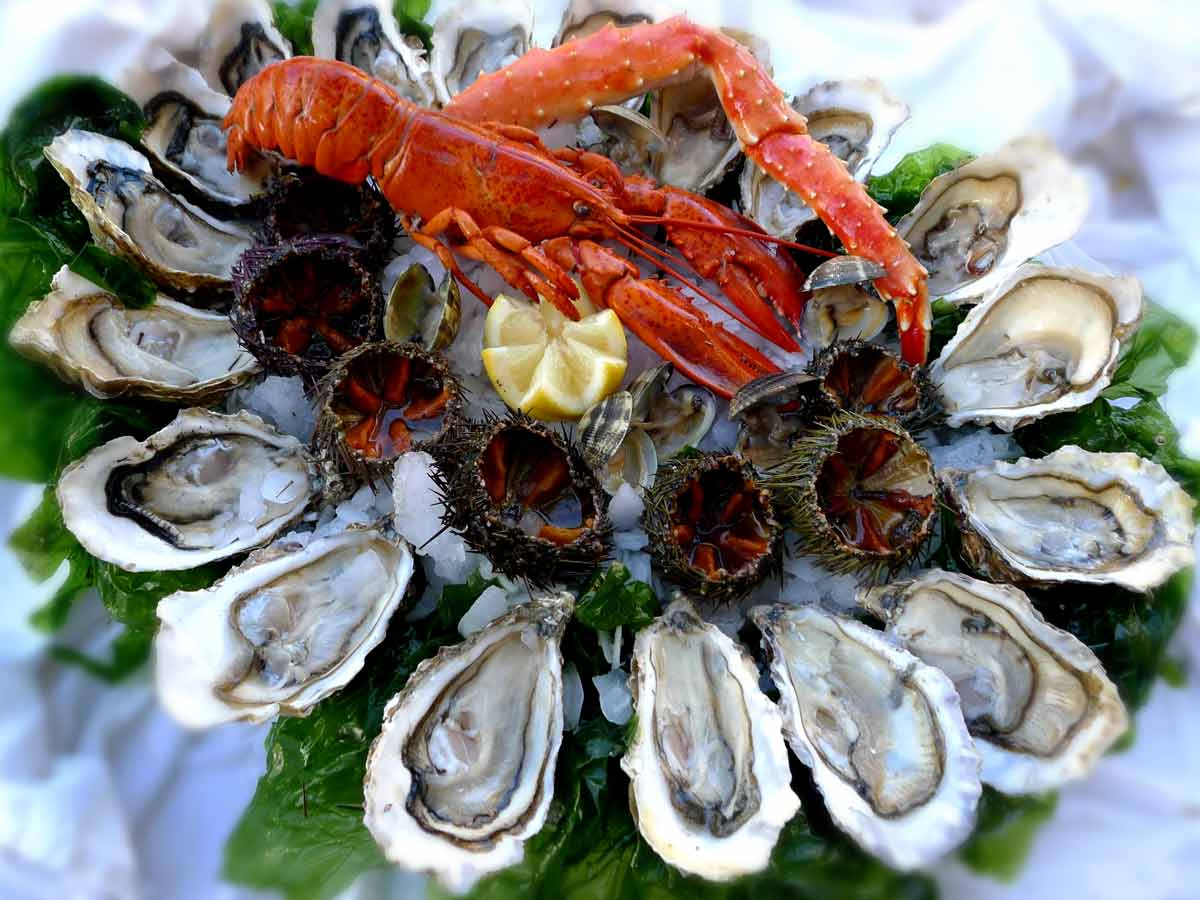 Manger-des-fruits-de-mer-a-Sete.jpg Manger des fruits de mer à Sète