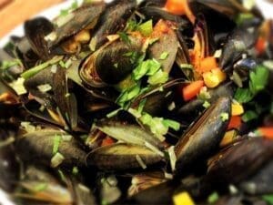 Manger une Brasucade de moules à Sète