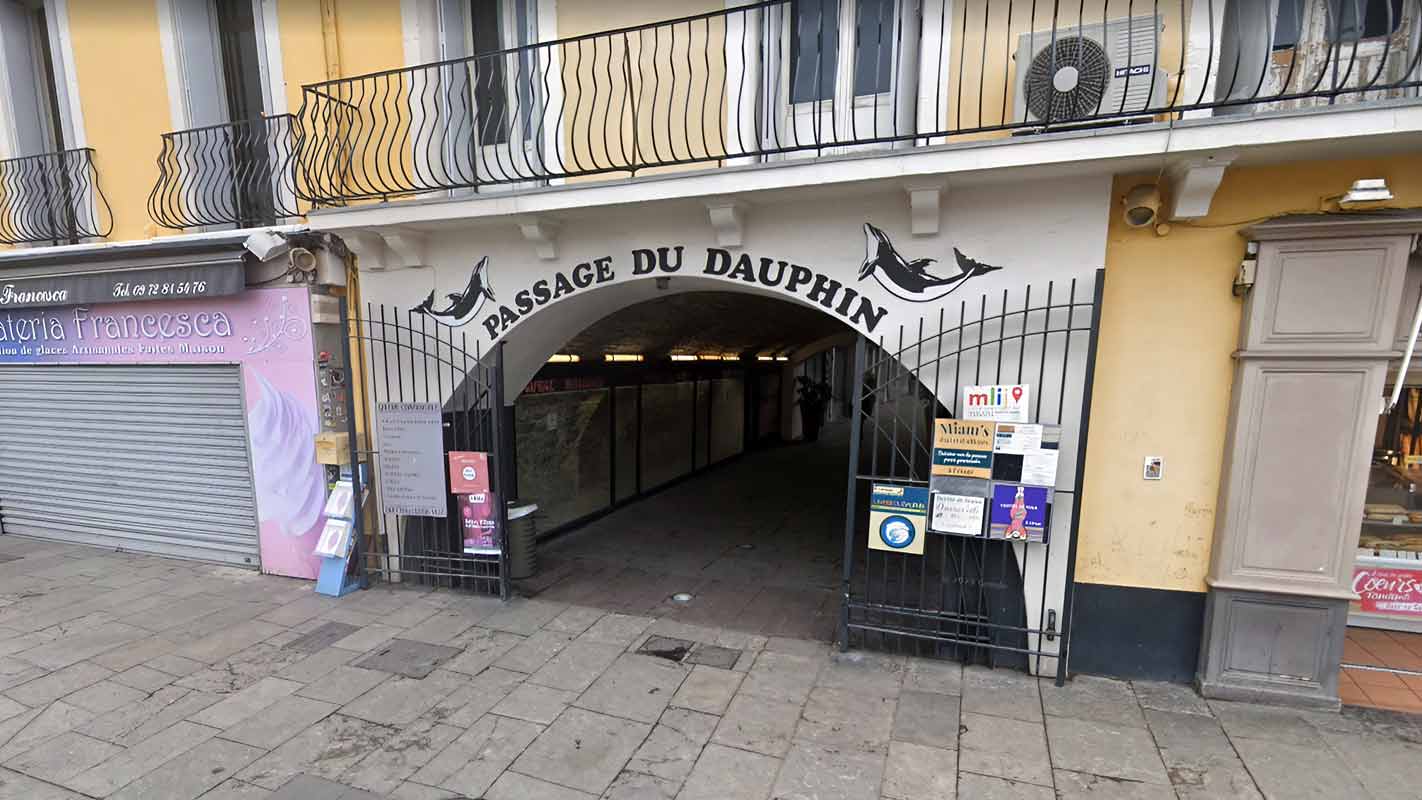 Passage-du-Dauphin-Sete.jpg Passage du Dauphin Sète - Galerie Marchande
