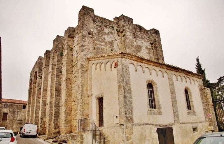 Église fortifiée Sainte-Léocadie à Vic-la-Gardiole