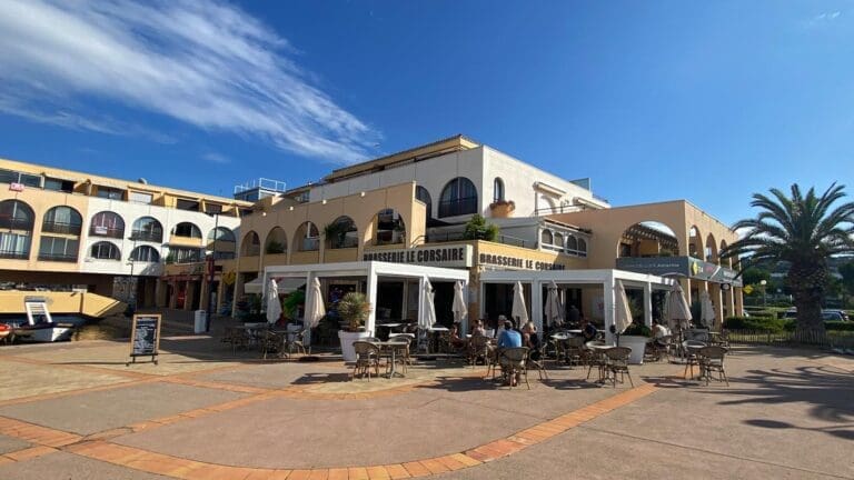 Le Corsaire Sète - Brasserie et boutique en bord de plage