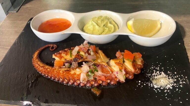Le Corsaire Sète - Brasserie et boutique en bord de plage
