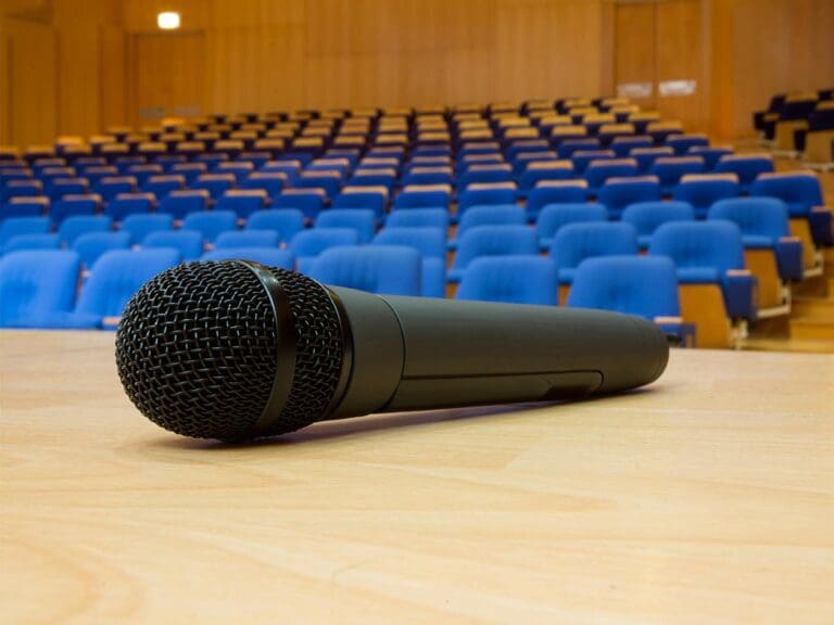 Conférences à Mèze