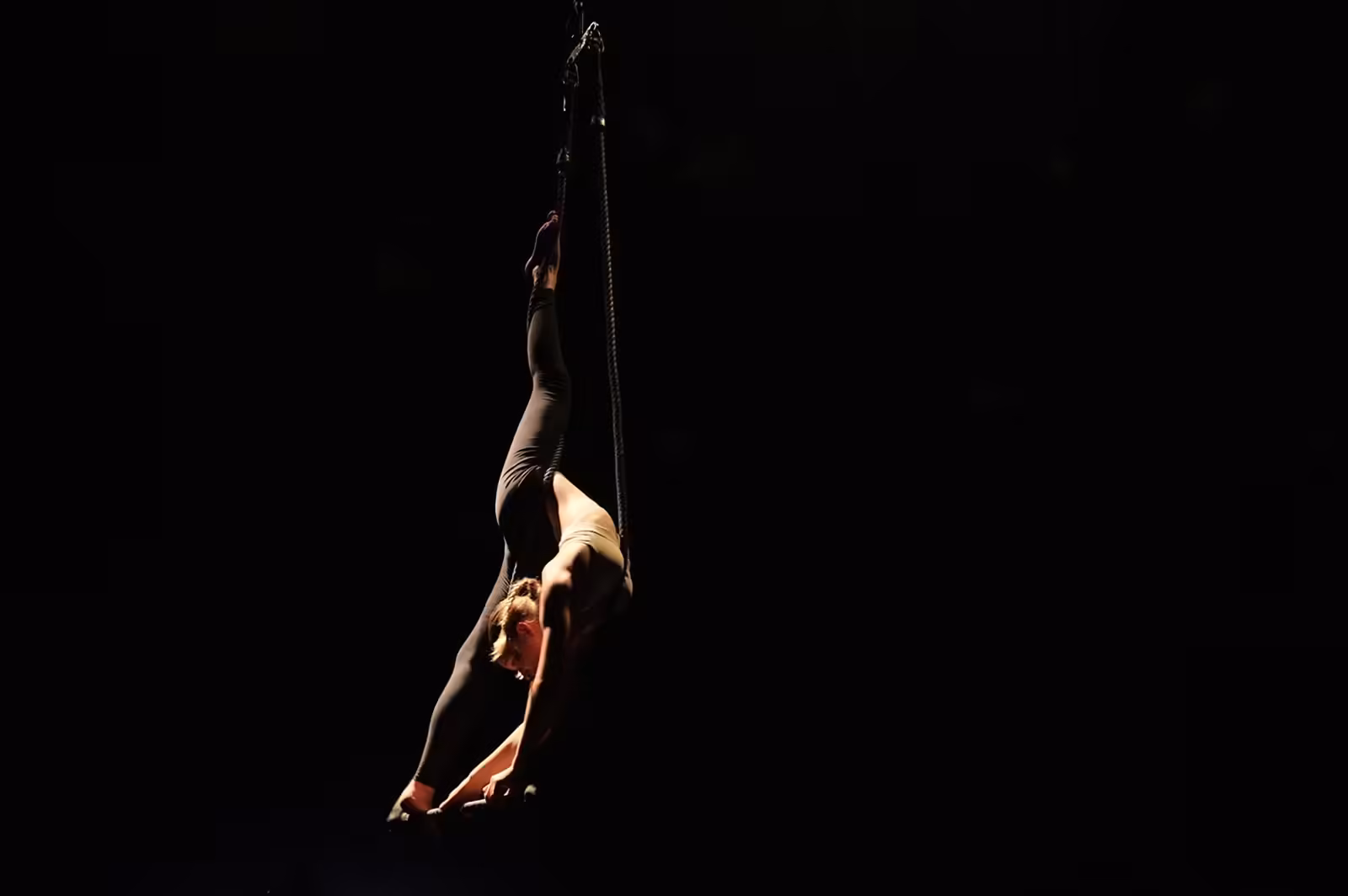 Féérie de l'hiver - cirque aérien à Agde