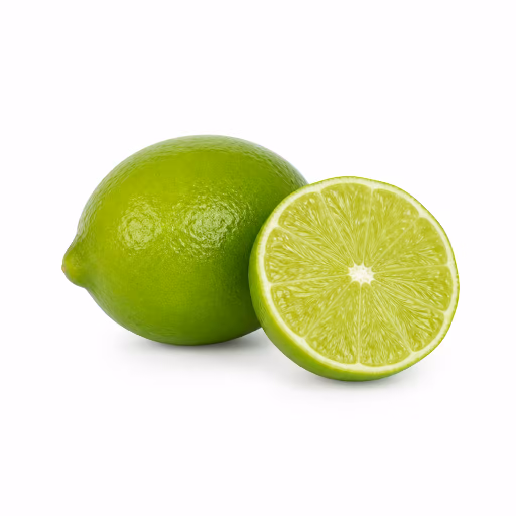 Citron vert entier et moitié coupée juteuse sur fond blanc