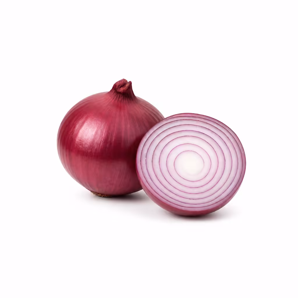 Oignon rouge entier et moitié coupée montrant les anneaux violets