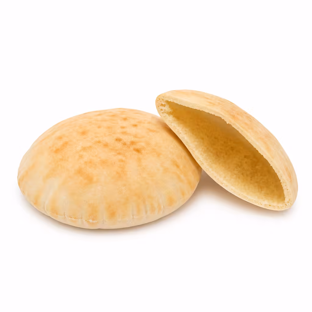 Pain pita rond et moitié montrant sa poche sur fond blanc