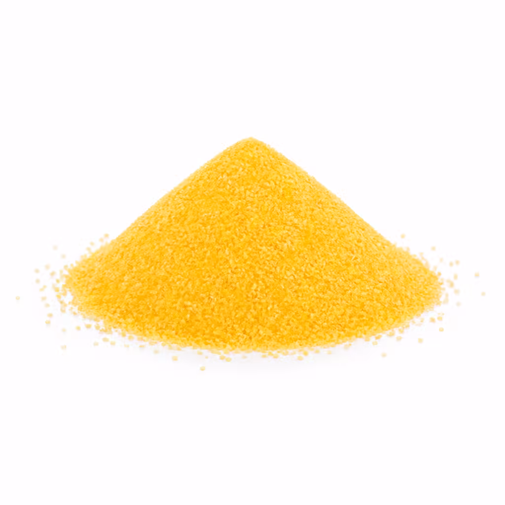 Petit Tas De Polenta Semoule De Mais Jaune Sur Fond Blanc Petit tas de polenta, semoule de maïs jaune, sur fond blanc